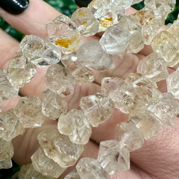 *UV REACTIVE* High Quality, Luminous Petroleum Quartz Free Form Bracelet - Picture 7 of 7